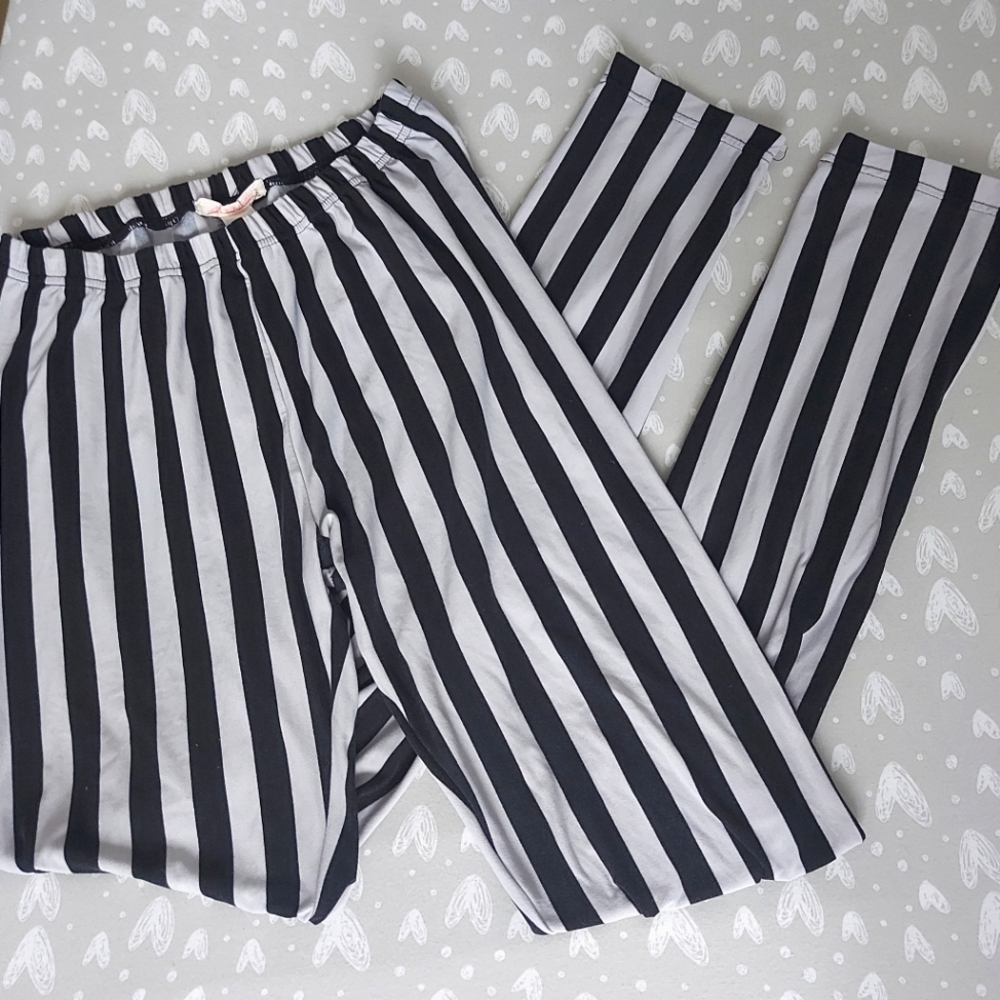 Soft Black and White Thick Vertical Stripe Leggings from Ardene in size Small